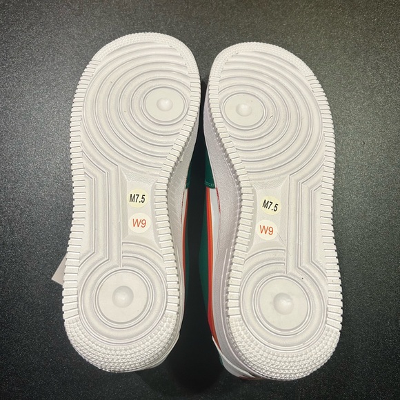 7-ELEVEN Custom, Limited Edition-Shoe Surgeon - Picture 5 of 6